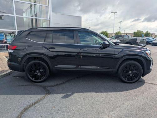 Deep Black Pearl 2026 Volkswagen Atlas 2.0T SE w/Technology 4MOTION