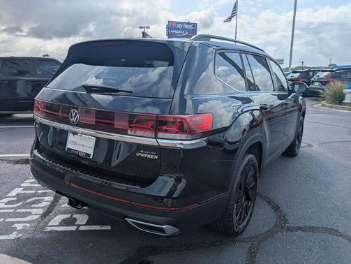 Deep Black Pearl 2026 Volkswagen Atlas 2.0T SE w/Technology 4MOTION