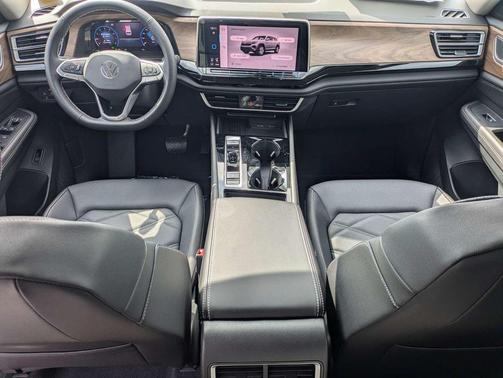Deep Black Pearl 2026 Volkswagen Atlas 2.0T SE w/Technology 4MOTION