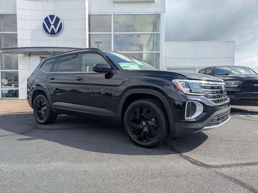 Deep Black Pearl 2026 Volkswagen Atlas 2.0T SE w/Technology 4MOTION