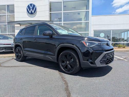 Deep Black Pearl 2026 Volkswagen Taos SE Black
