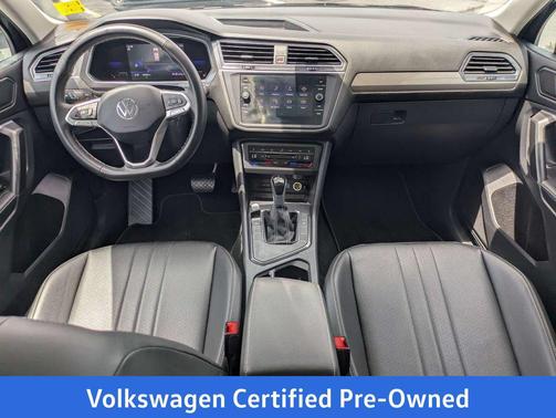 Deep Black Pearl 2023 Volkswagen Tiguan 2.0T SE