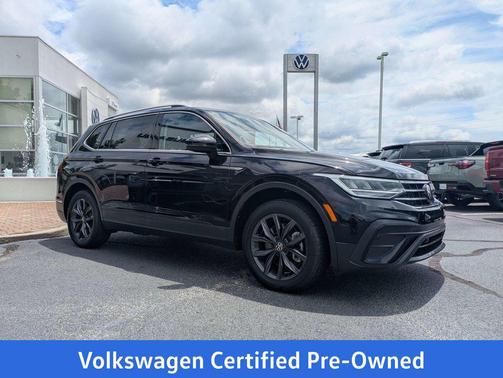 Deep Black Pearl 2023 Volkswagen Tiguan 2.0T SE