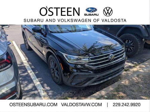 Deep Black Pearl 2023 Volkswagen Tiguan 2.0T SE