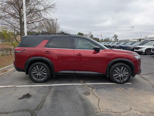 2022 Nissan Pathfinder SL 2WD