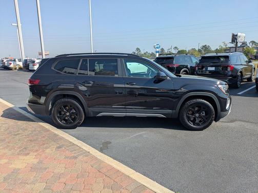 2026 Volkswagen Atlas Peak Edition