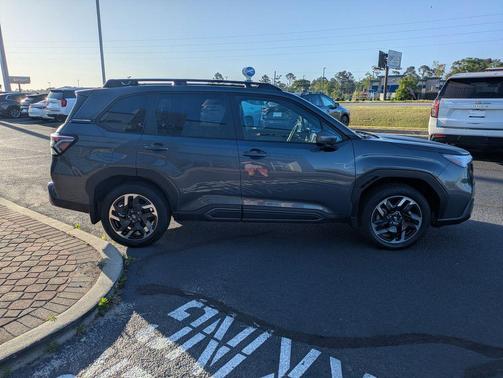 Magnetite Gray Metallic 2025 Subaru Forester Limited