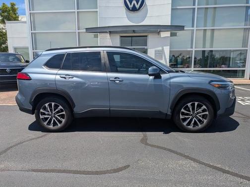 2022 Toyota Corolla Cross XLE