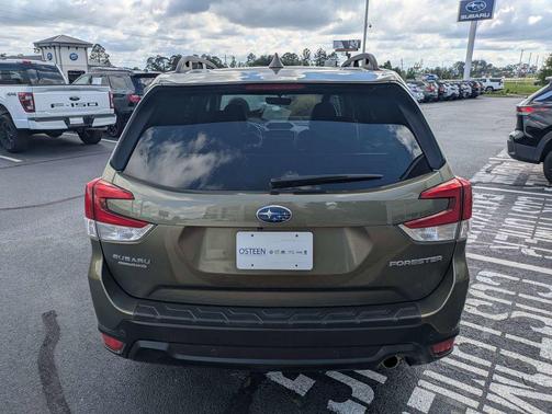 Autumn Green Metallic 2022 Subaru Forester Limited