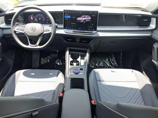 deep black pearl 2026 Volkswagen Tiguan 2.0T SE