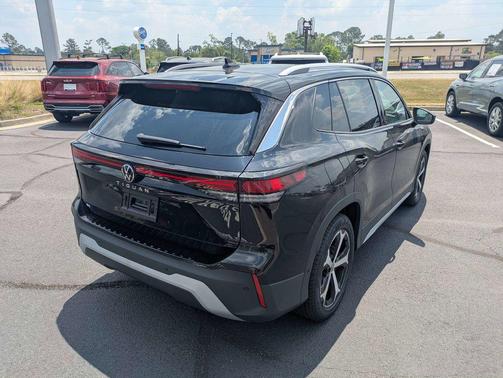 deep black pearl 2026 Volkswagen Tiguan 2.0T SE