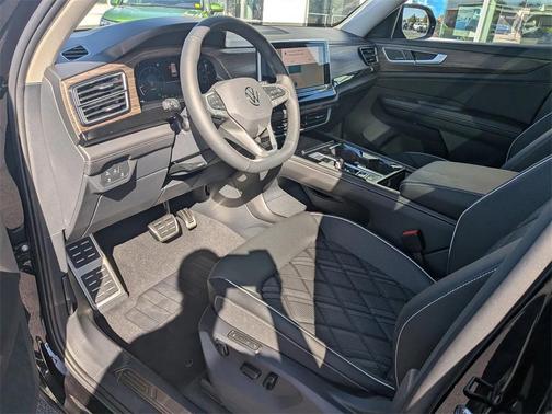 2026 Volkswagen Atlas 2.0T SEL Premium R-Line 4MOTION