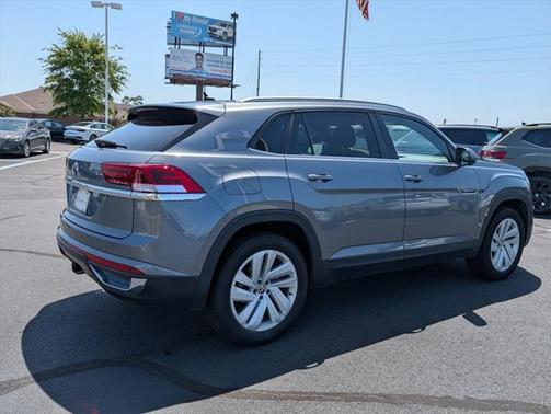 2022 Volkswagen Atlas Cross Sport 3.6L V6 SE w/Technology