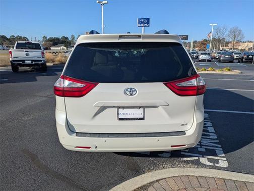 2017 Toyota Sienna XLE Premium