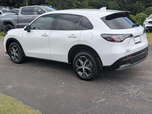 White 2023 Honda HR-V EX-L