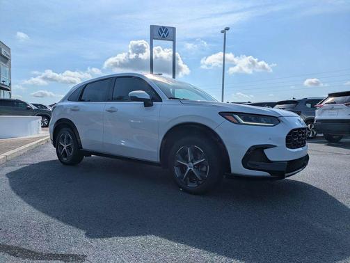 White 2023 Honda HR-V EX-L