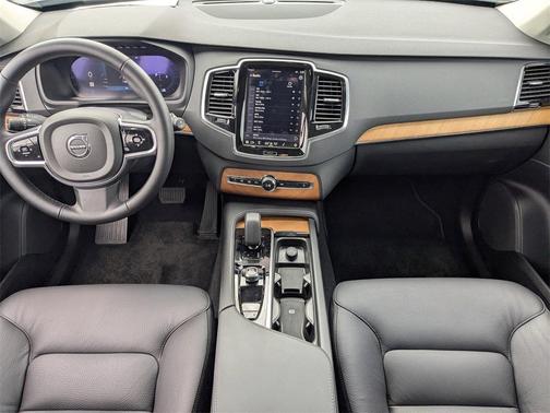 2025 Volvo XC90 B6 Plus 7-Seater