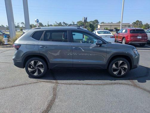 Platinum Gray Metallic 2026 Volkswagen Taos SE