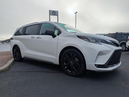 2023 Toyota Sienna XSE 7 Passenger