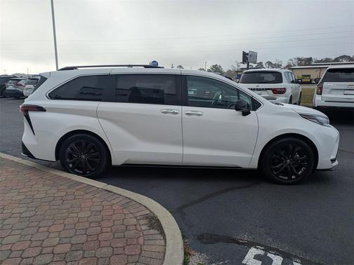 2023 Toyota Sienna XSE 7 Passenger