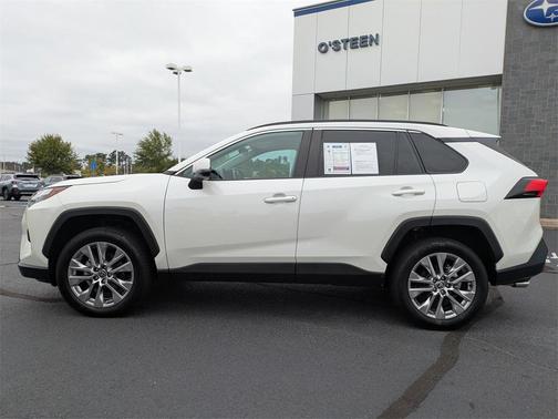 2022 Toyota RAV4 XLE Premium
