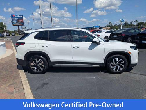 Pure White 2025 Volkswagen Tiguan 2.0T S