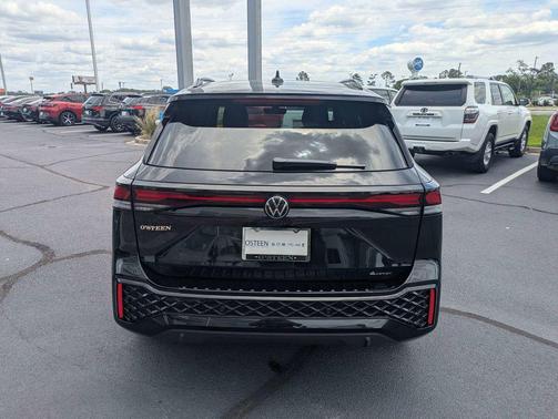 deep black pearl 2026 Volkswagen Tiguan 2.0T SE R-Line Black 4MOTION