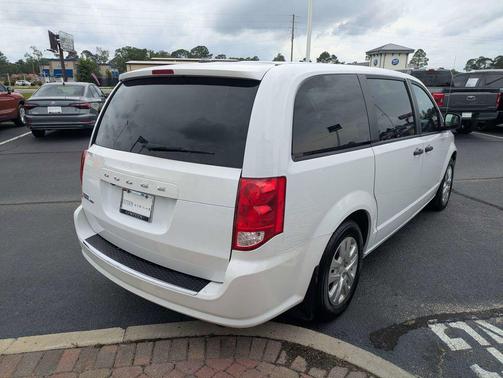 White Knuckle Clearcoat 2019 Dodge Grand Caravan SE