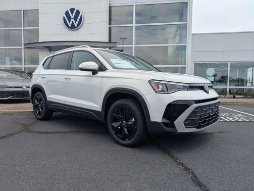 Pure White 2026 Volkswagen Taos SE