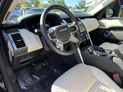 2023 Land Rover Discovery P300 S