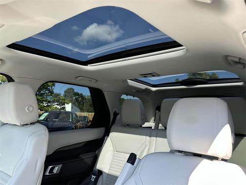 2023 Land Rover Discovery P300 S