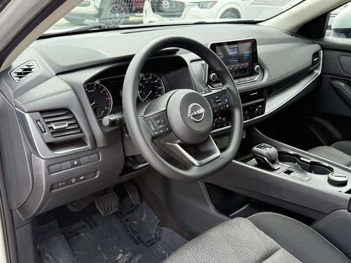 Brilliant Silver Metallic 2024 Nissan Rogue SV