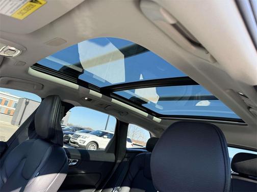 2020 Volvo XC60 T5 Momentum