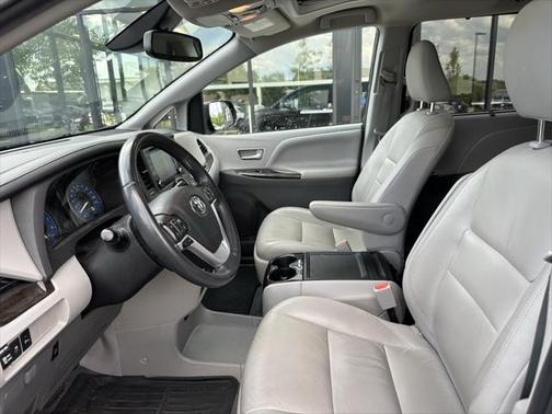 2020 Toyota Sienna XLE Premium
