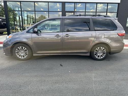 2020 Toyota Sienna XLE Premium