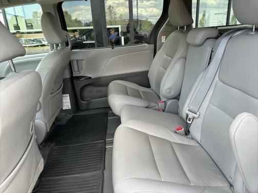 2020 Toyota Sienna XLE Premium