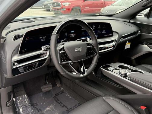 2025 Cadillac LYRIQ Sport