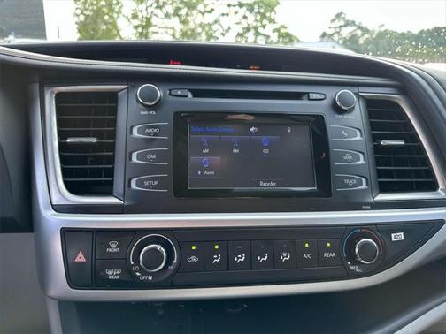 2017 Toyota Highlander LE I4