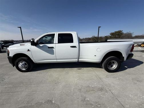2024 RAM 3500 Tradesman Crew Cab 4x4 8' Box
