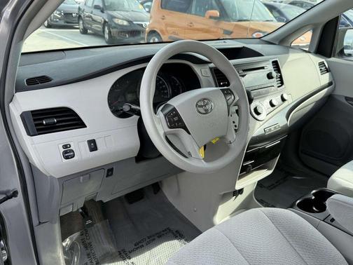 2011 Toyota Sienna LE