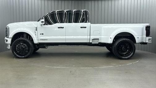 2025 Ford F-450 Platinum