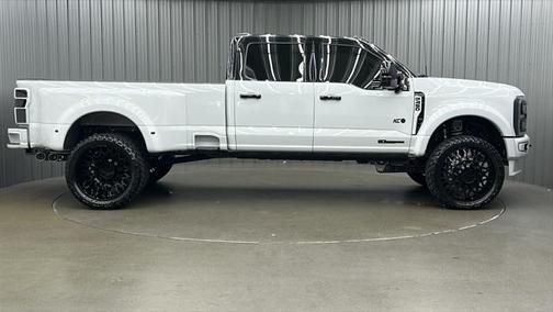 2025 Ford F-450 Platinum