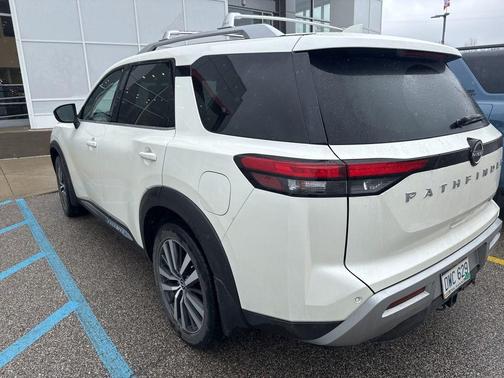 2022 Nissan Pathfinder Platinum 4WD