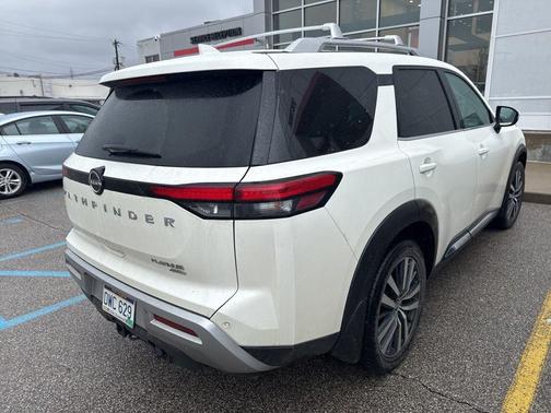 2022 Nissan Pathfinder Platinum 4WD