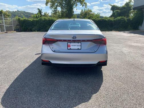 2022 Toyota Avalon Hybrid XLE Plus