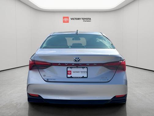2022 Toyota Avalon Hybrid XLE Plus