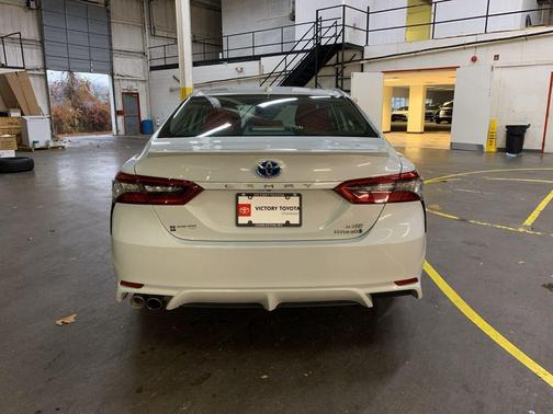 2024 Toyota Camry Hybrid SE