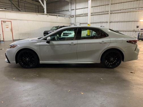 2024 Toyota Camry Hybrid SE