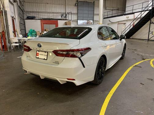 2024 Toyota Camry Hybrid SE
