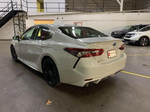 2024 Toyota Camry Hybrid SE